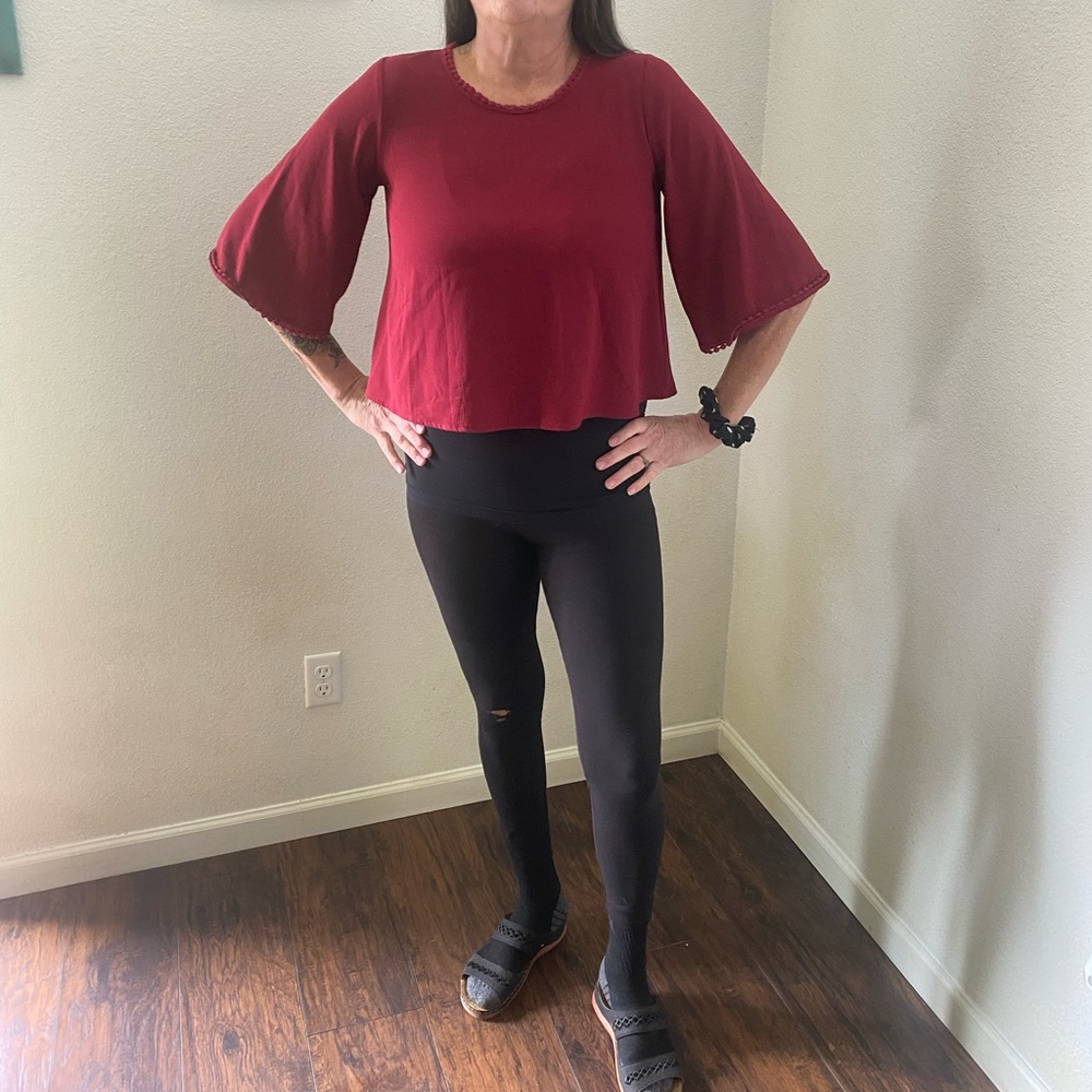 Beautiful women’s blouse size S. Quarter sleeve crop top